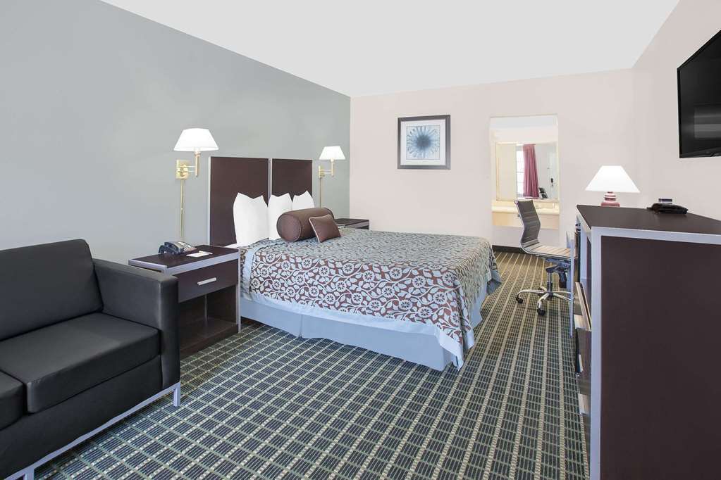Days Inn By Wyndham Market Center Dallas Love Field Room photo